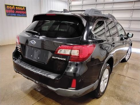 Used 2016 Subaru Outback 2.5i Premium image 3