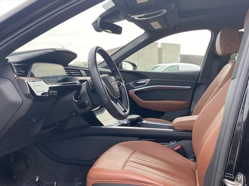 Used 2023 Audi e-tron Premium Plus w/ Premium Plus Package image 12