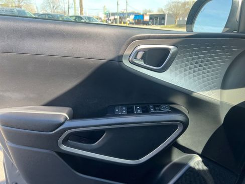Used 2025 Kia Soul LX w/ LX Technology Package image 18