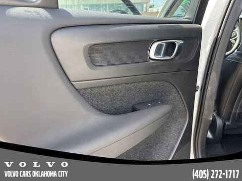 Used 2025 Volvo XC40 B5 Plus image 14
