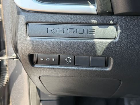 Used 2025 Nissan Rogue S AWD/4WD image 15