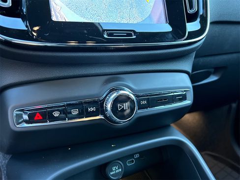 New 2026 Volvo XC40 B5 Ultra w/ Climate Package image 19