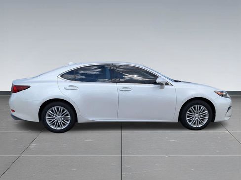 Used 2016 Lexus ES 350 w/ Premium Package w/Wood Trim FWD image 6