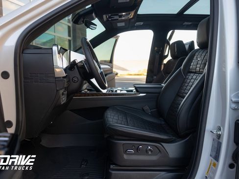 Used 2025 Cadillac Escalade Sport Platinum w/ LPO, ONYX Package image 27