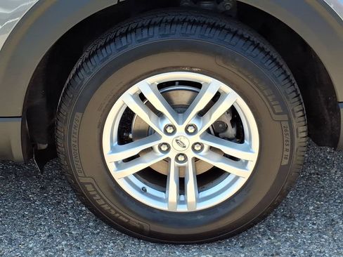 Used 2021 Ford Explorer XLT w/ Equipment Group 202A AWD/4WD image 7