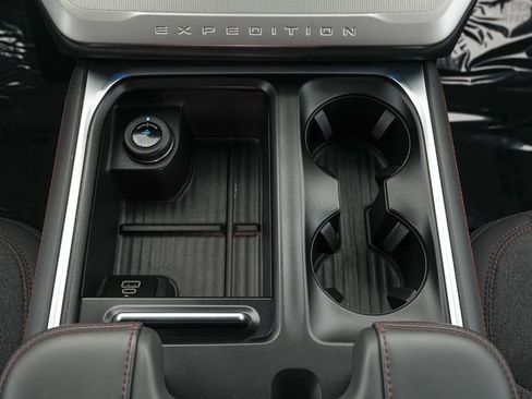 Certified 2025 Ford Expedition Active AWD/4WD image 18