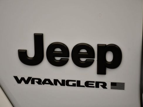 Used 2025 Jeep Wrangler Sahara image 10