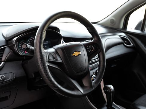 Used 2021 Chevrolet Trax LT image 16