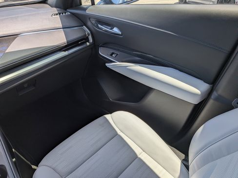Certified 2024 Cadillac XT4 Sport FWD image 15
