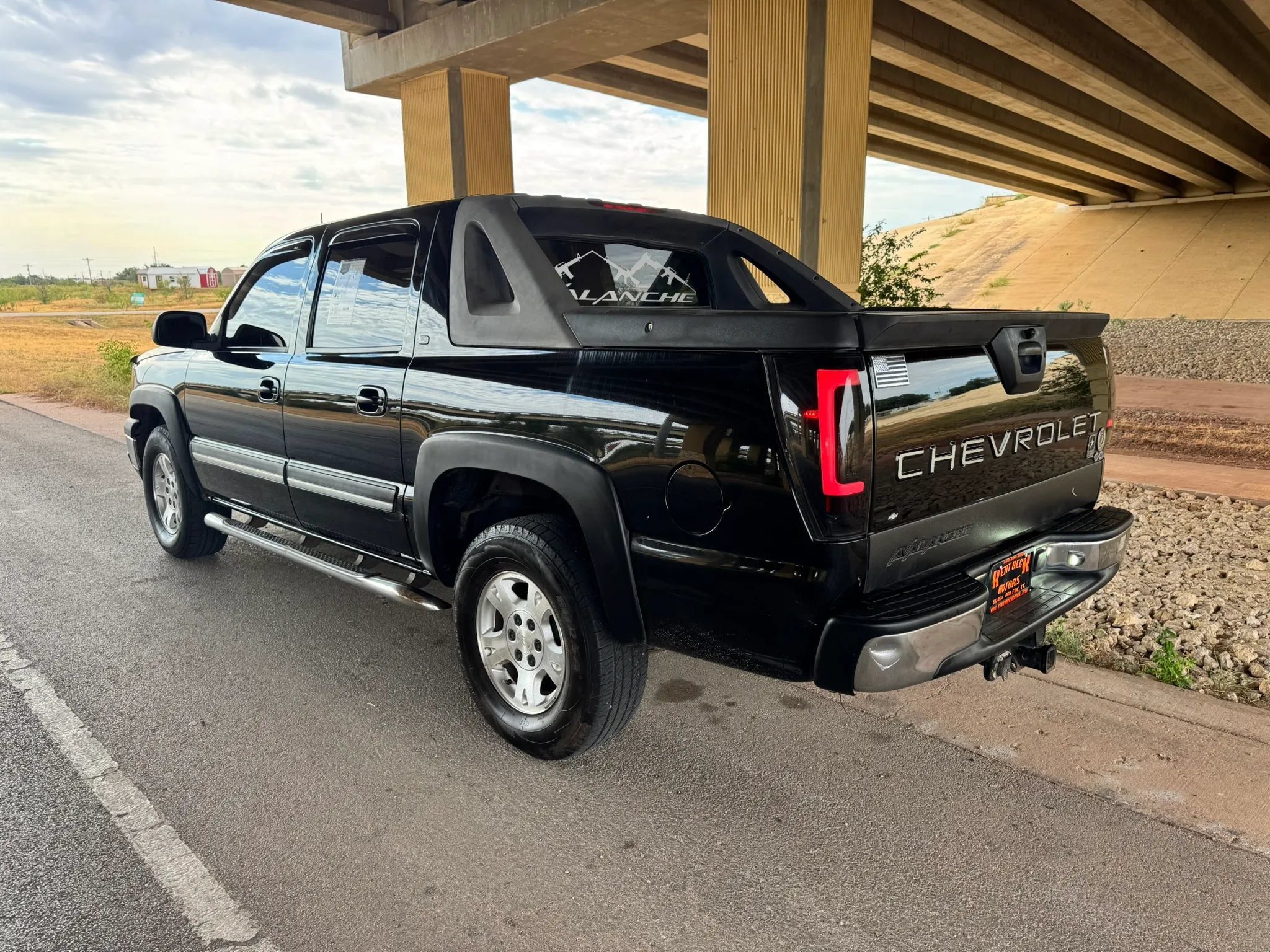 Used 2005 Chevrolet Avalanche Z66 w/ Sun And Sound Package RWD image 5