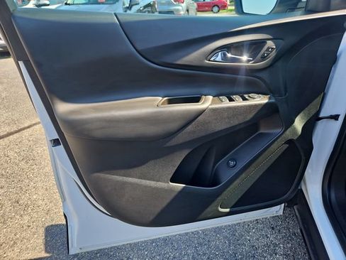 Used 2024 Chevrolet Equinox LT FWD image 10