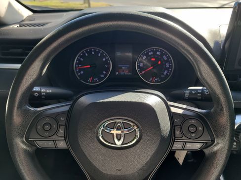 Used 2021 Toyota RAV4 LE image 26