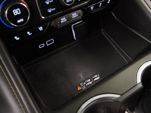 Used 2024 Chevrolet Suburban Premier image 36