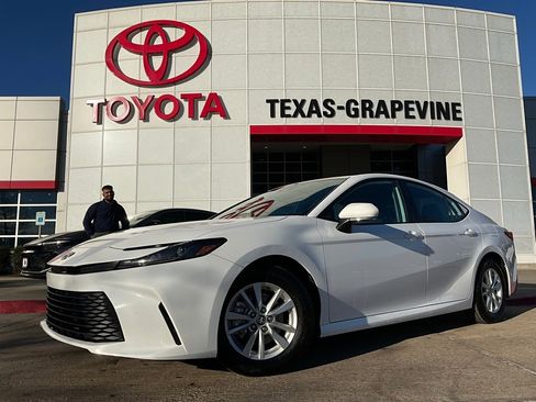 Used 2025 Toyota Camry LE image 2