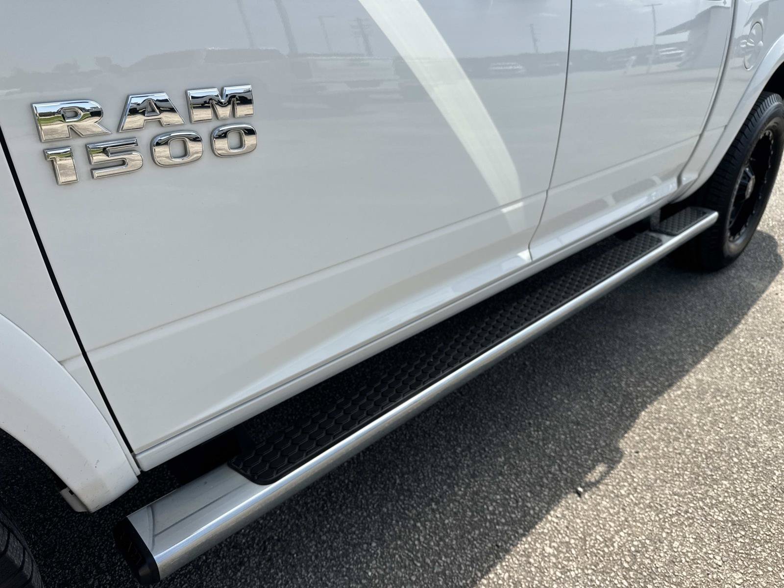 Used 2017 RAM 1500 Laramie w/ Convenience Group AWD/4WD image 12