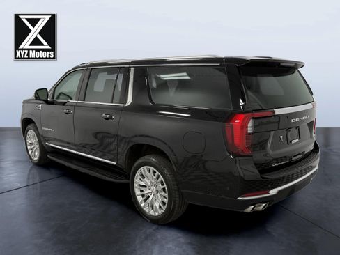 Used 2025 GMC Yukon XL Denali AWD/4WD image 4