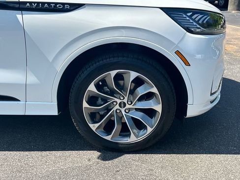 New 2026 Lincoln Aviator AWD w/ Jet Appearance Package image 13