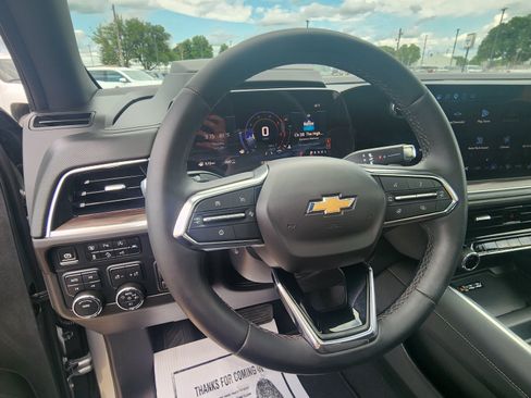 Used 2025 Chevrolet Suburban Premier AWD/4WD image 16