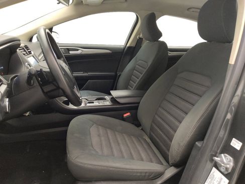 Used 2018 Ford Fusion SE w/ Fusion SE Technology Package image 17