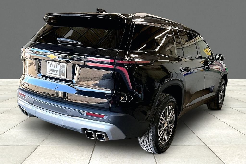 Certified 2025 Chevrolet Traverse LT FWD image 2