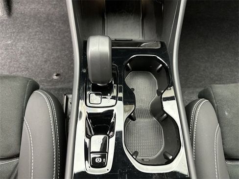 Certified 2025 Volvo XC40 B5 Plus image 20