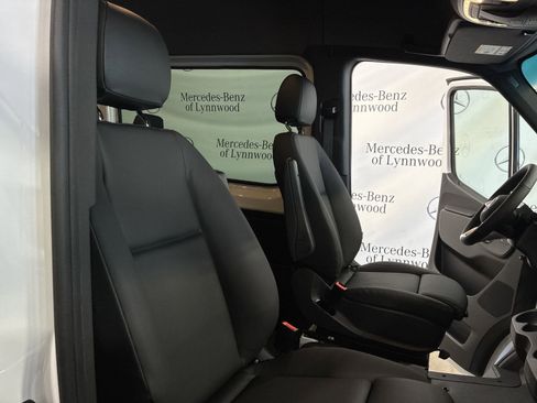 New 2025 Mercedes-Benz Sprinter 2500 image 21