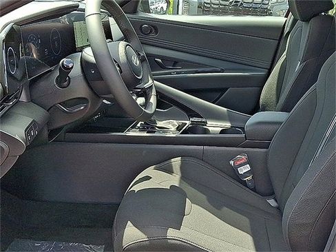 New 2025 Hyundai Elantra SEL image 7