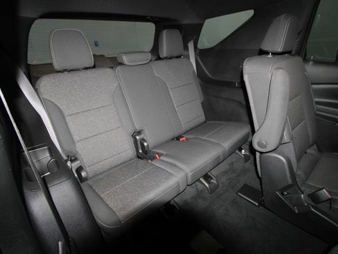 Used 2025 Chevrolet Traverse LT w/ Enhanced Driving Package FWD image 23