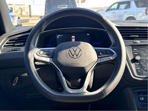 Used 2023 Volkswagen Tiguan SE image 14