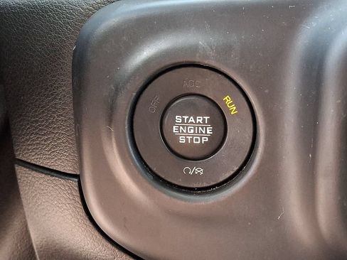 Used 2018 Jeep Wrangler Unlimited Sahara w/ Dual Top Group AWD/4WD image 27