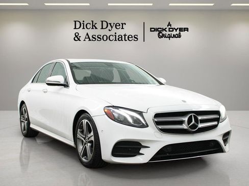 Used 2017 Mercedes-Benz E 300 4MATIC image 1