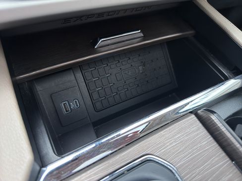 Used 2024 Ford Expedition Max Limited RWD image 33
