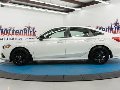 Used 2023 Honda Civic Sport image 5