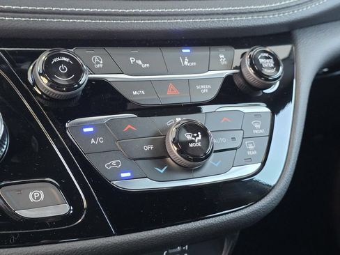 New 2026 Chrysler Pacifica Select FWD image 30