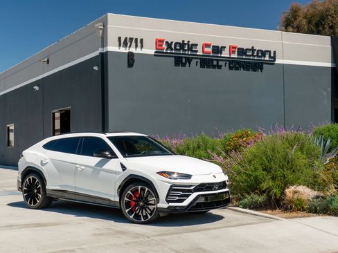 Used 2021 Lamborghini Urus AWD/4WD image 1