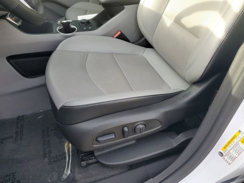 Used 2024 GMC Terrain SLT AWD/4WD image 16