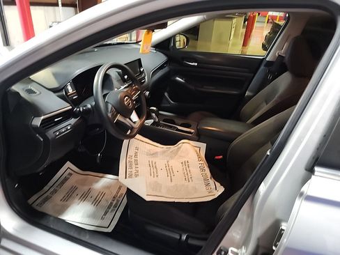 Used 2021 Nissan Altima 2.5 S FWD image 6