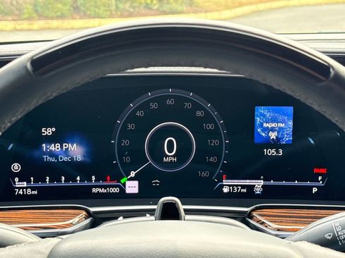 Used 2024 Cadillac Escalade ESV Premium Luxury image 15