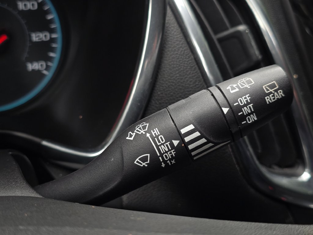 Used 2018 Chevrolet Equinox LT FWD image 32
