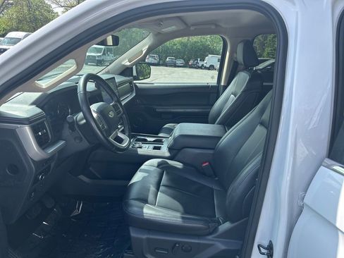 Used 2024 Ford Expedition Max XLT image 10