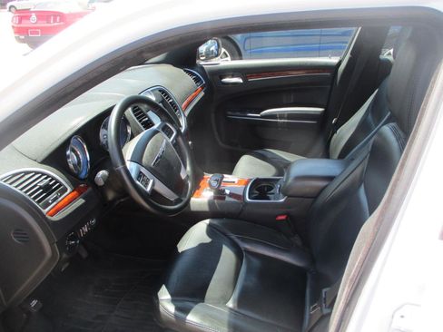 Used 2014 Chrysler 300 AWD w/ Driver Convenience Group image 10