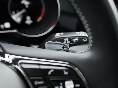 Used 2023 Bentley Bentayga Extended Wheelbase image 60