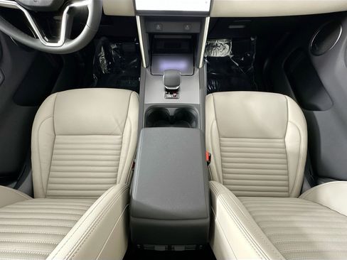 Used 2025 Land Rover Discovery Sport S image 22