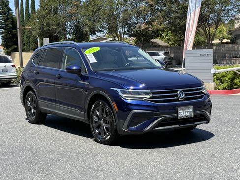 Used 2023 Volkswagen Tiguan SE w/ Panoramic Sunroof Package FWD image 1