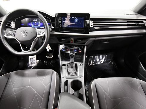 Used 2025 Volkswagen Jetta Sport FWD image 3