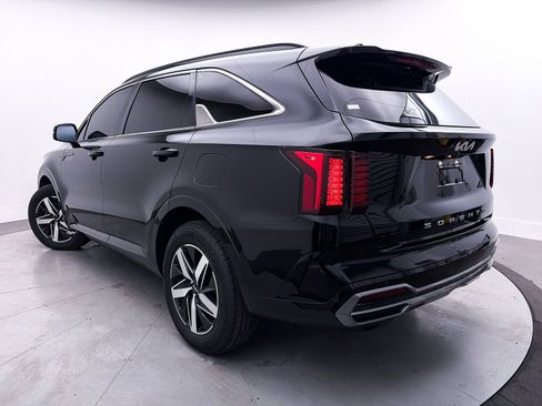 Used 2022 Kia Sorento S w/ Panoramic Sunroof Package image 2