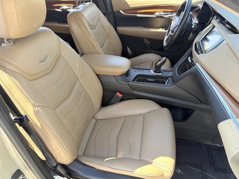 Used 2017 Cadillac XT5 Platinum AWD/4WD image 10