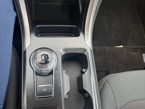 Used 2019 Ford Fusion SE FWD image 16
