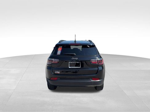 Used 2025 Jeep Compass Latitude w/ Convenience Group AWD/4WD image 5