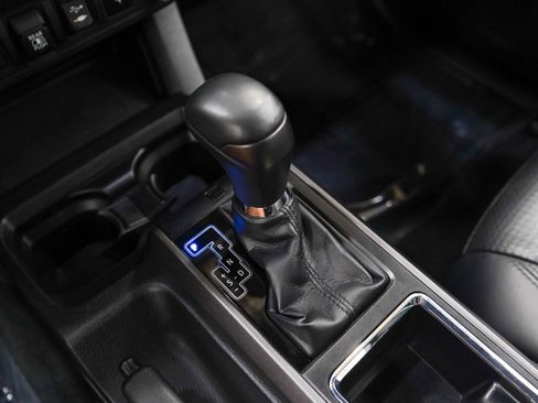 Used 2019 Toyota Tacoma TRD Off-Road w/ TRD Premium Off Road Package AWD/4WD image 19